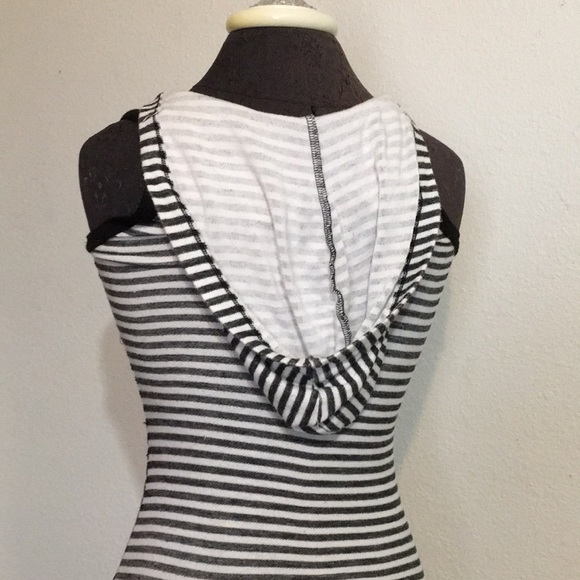 Must love stripes ππ°ππΏπ - Picture 5 of 7